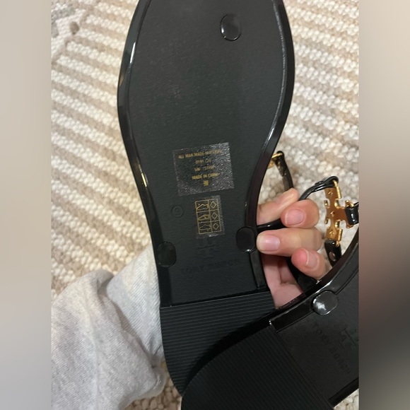 TORY BURCH Mini Miller Jelly Thong Sandals - Picture 6 of 7